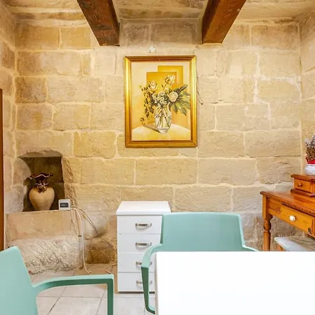 Traditional Entire Maisonette Close To Airport Appartement *