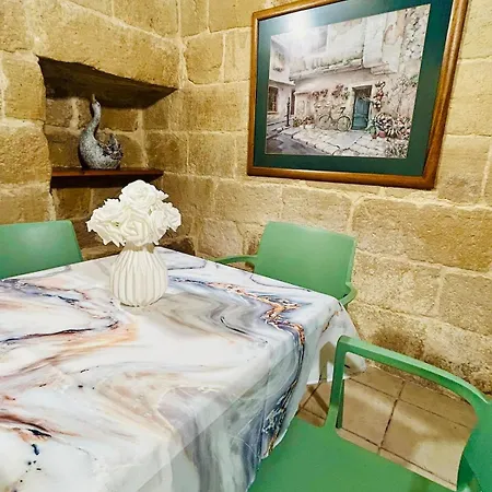 Traditional Entire Maisonette Close To Airport Appartement *