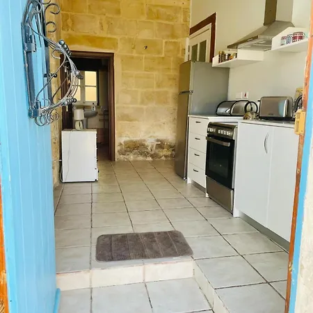 Appartement Traditional Entire Maisonette Close To Airport