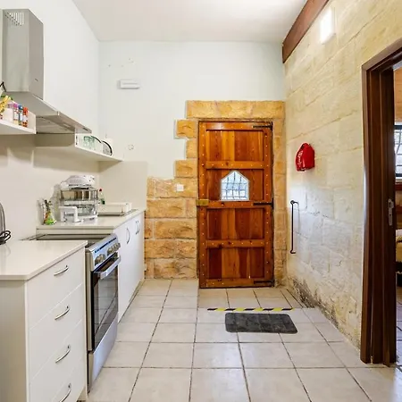 Appartement Traditional Entire Maisonette Close To Airport *