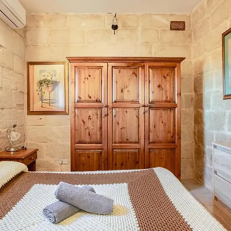 Traditional Entire Maisonette Close To Airport * Birżebbuġa