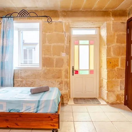 شقة Traditional Entire Maisonette Close To Airport Birżebbuġa