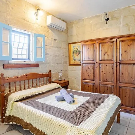شقة Traditional Entire Maisonette Close To Airport Birżebbuġa