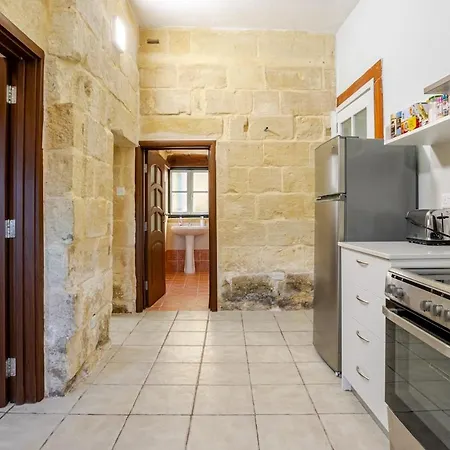 شقة Traditional Entire Maisonette Close To Airport Birżebbuġa