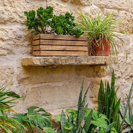 Lägenhet Traditional Entire Maisonette Close To Airport *