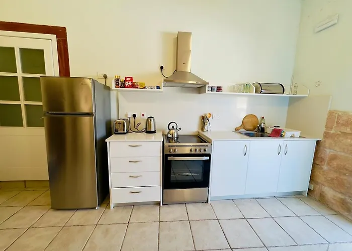 דירה Traditional Entire Maisonette Close To Airport