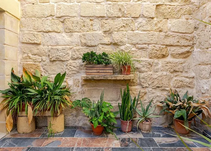 شقة Traditional Entire Maisonette Close To Airport *