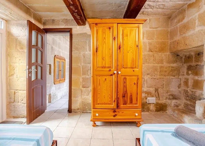 شقة Traditional Entire Maisonette Close To Airport *