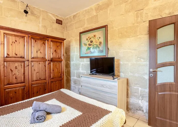 شقة Traditional Entire Maisonette Close To Airport