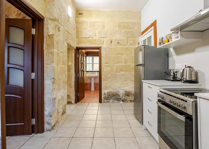 شقة Traditional Entire Maisonette Close To Airport Birżebbuġa