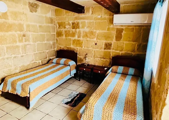 Traditional Entire Maisonette Close To Airport דירה Birżebbuġa