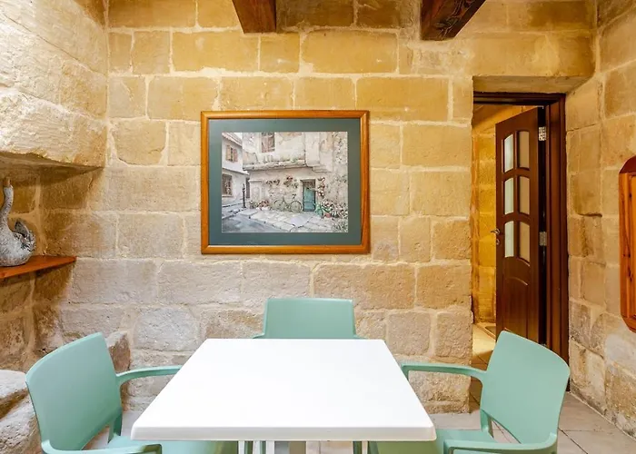 Traditional Entire Maisonette Close To Airport Birżebbuġa