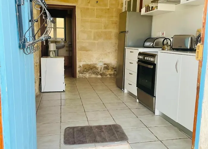 דירה Traditional Entire Maisonette Close To Airport