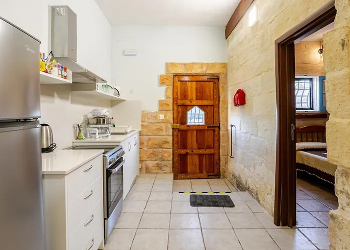 شقة Traditional Entire Maisonette Close To Airport *