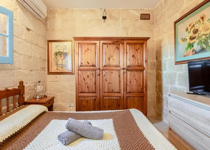 Traditional Entire Maisonette Close To Airport * Birżebbuġa