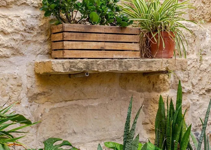 شقة Traditional Entire Maisonette Close To Airport *